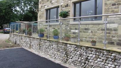 Glass panel fencing