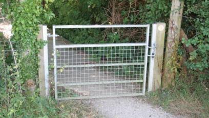The Marlow Gate is a Heavy Duty galvanised mesh gate with integral H-Frame posts, self-closing gate system and auto-latch.