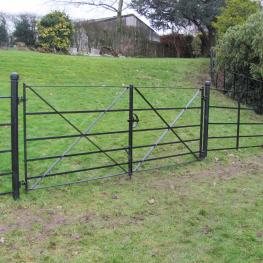 double leaf estate gate and matching fencing 